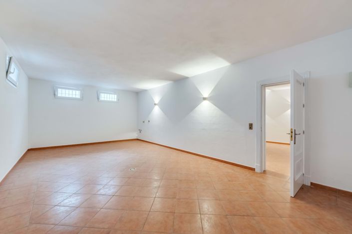 Image No.43-4 Bed Villa for sale