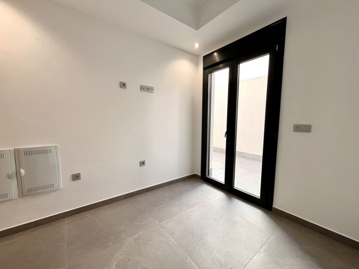 Image No.10-3 Bed Villa for sale