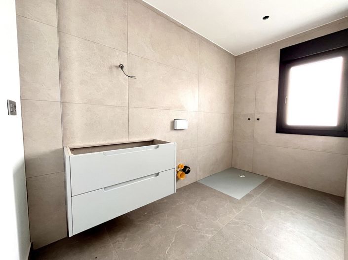 Image No.17-3 Bed Villa for sale