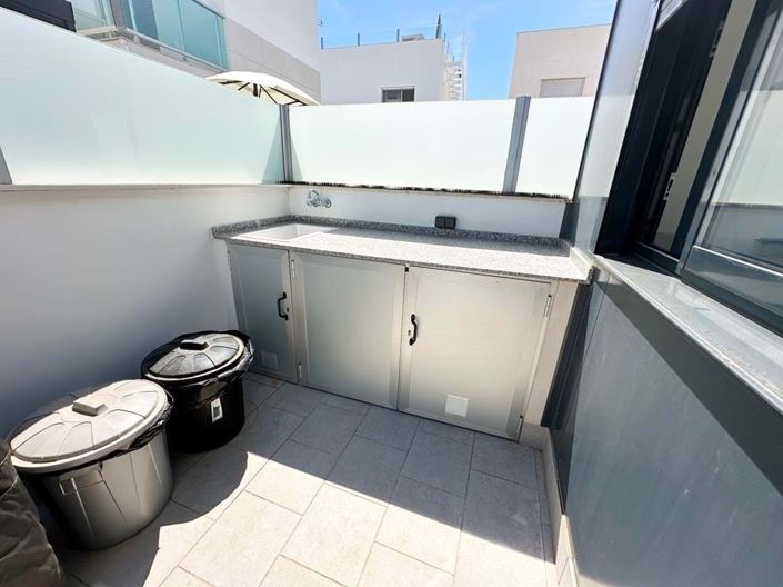 Image No.8-4 Bed Villa for sale