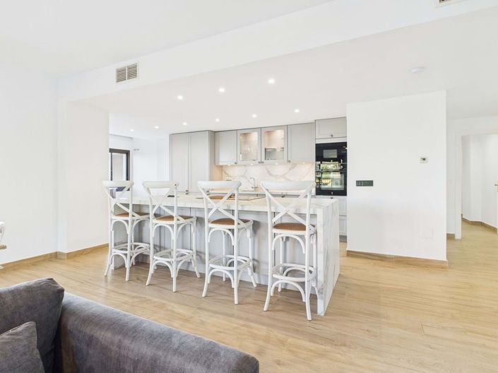 Image No.8-3 Bed Apartment for sale