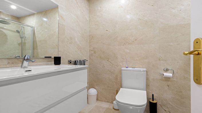 Image No.14-3 Bed Townhouse for sale