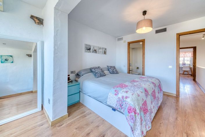 Image No.12-2 Bed Townhouse for sale