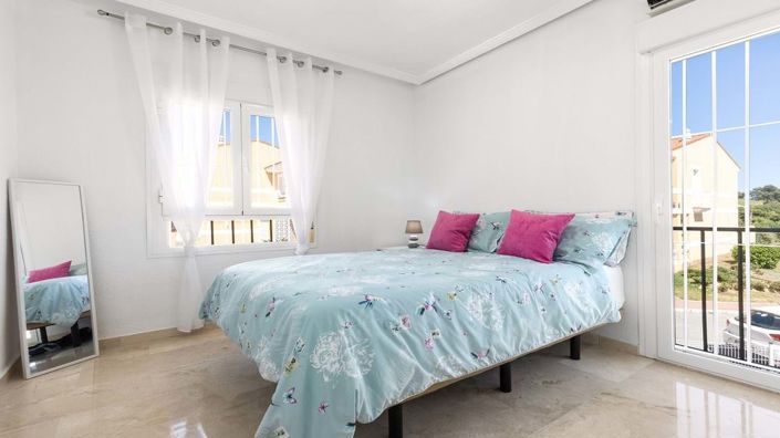 Image No.12-3 Bed Townhouse for sale