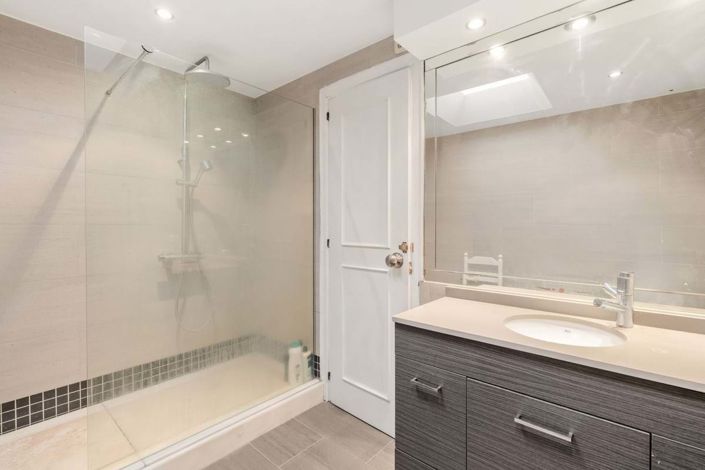 Image No.10-2 Bed Townhouse for sale