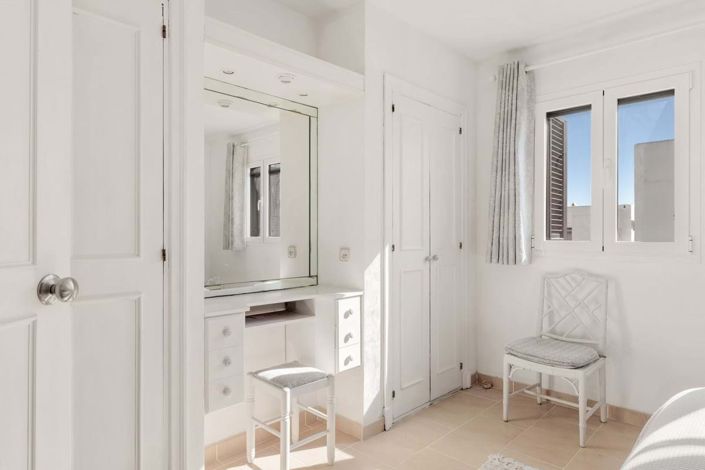 Image No.9-2 Bed Townhouse for sale