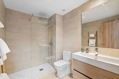 1447-653443-78d1f4f8b6655591b02d22fabb36a692d