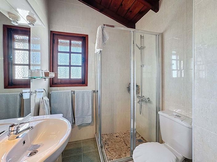 Image No.39-3 Bed Semi-Detached for sale