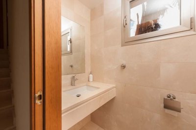 1447-642734-78d1f4f8b6655591b02d22fabb36a692d