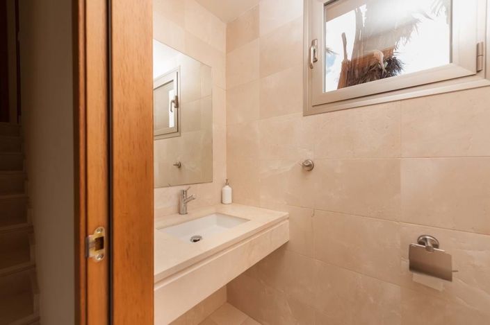 Image No.13-4 Bed Townhouse for sale