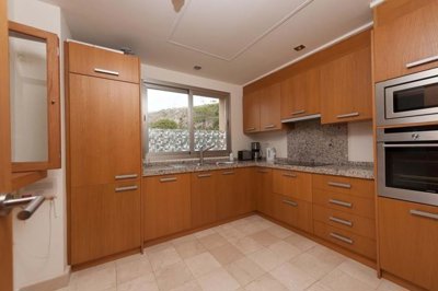 1447-642734-78d1f4f8b6655591b02d22fabb36a692d