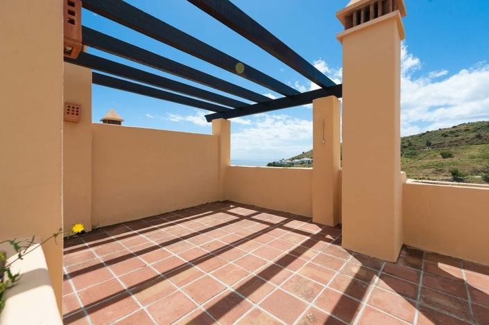 Image No.18-4 Bed Townhouse for sale