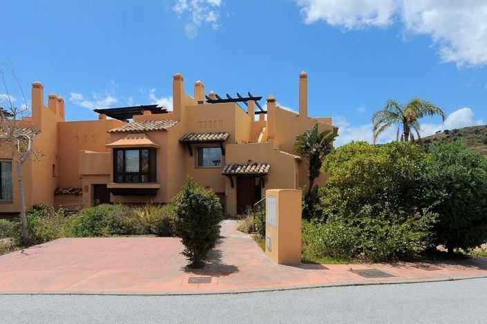 Image No.24-4 Bed Townhouse for sale