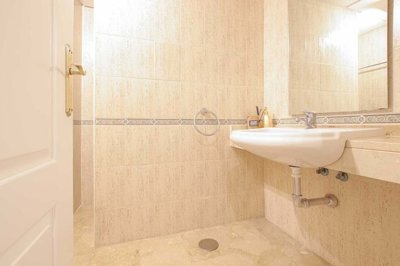 1447-653701-78d1f4f8b6655591b02d22fabb36a692d