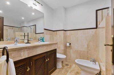 1447-653703-78d1f4f8b6655591b02d22fabb36a692d