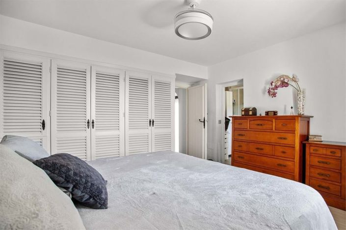 Image No.11-2 Bed Townhouse for sale