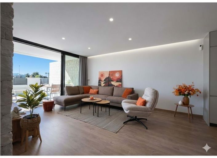 Image No.10-3 Bed Townhouse for sale