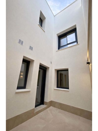 Image No.15-3 Bed Townhouse for sale