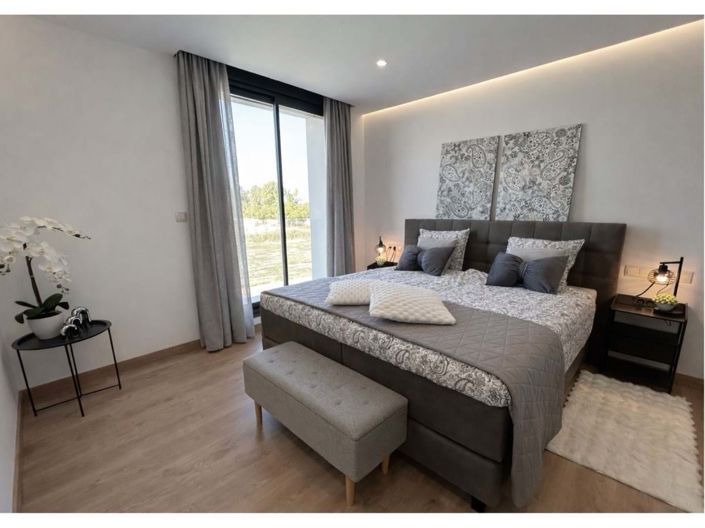 Image No.19-3 Bed Townhouse for sale