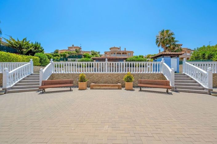 Image No.4-4 Bed Villa for sale