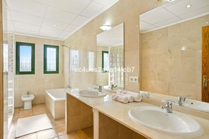 Image No.20-3 Bed Semi-Detached for sale