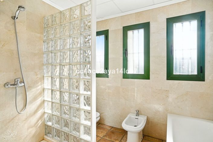 Image No.21-3 Bed Semi-Detached for sale