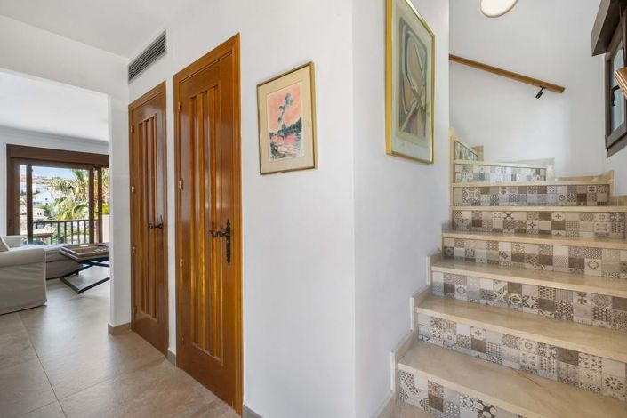 Image No.11-4 Bed Townhouse for sale