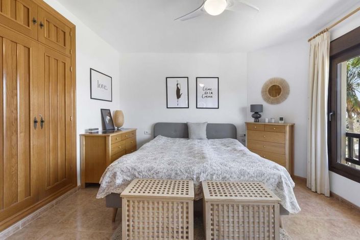 Image No.17-4 Bed Townhouse for sale