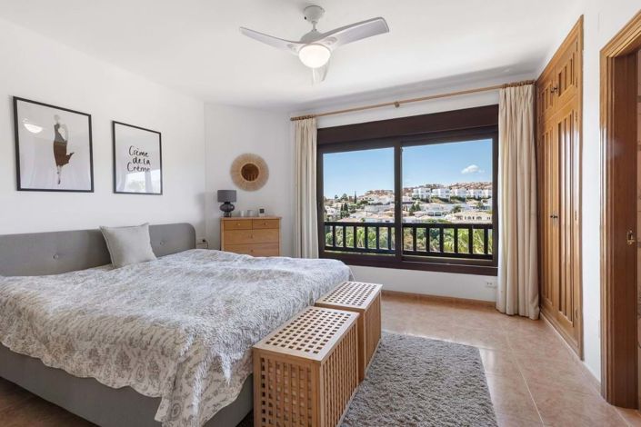 Image No.18-4 Bed Townhouse for sale