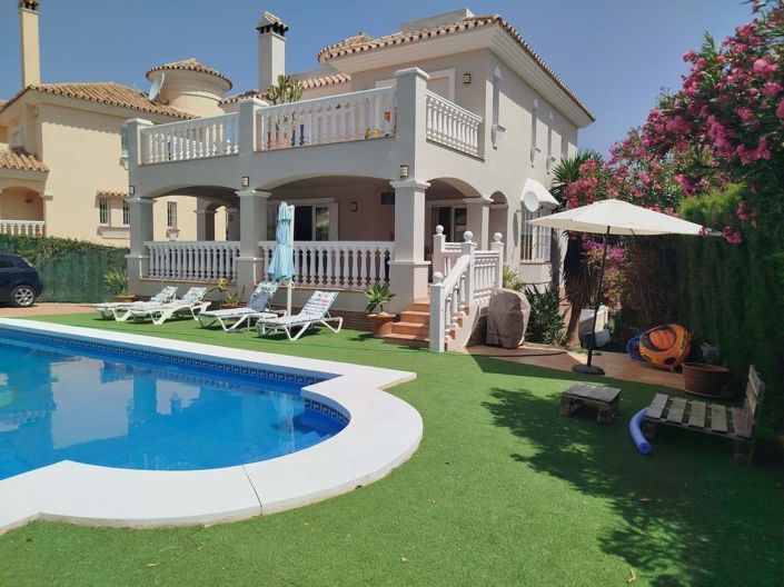 Image No.4-Villa de 4 chambres à vendre à Mijas Costa