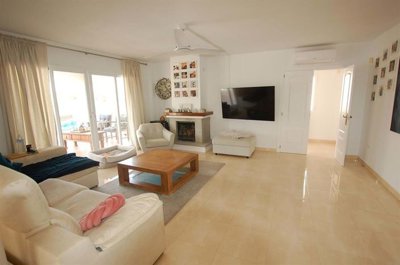 1447-645747-78d1f4f8b6655591b02d22fabb36a692d