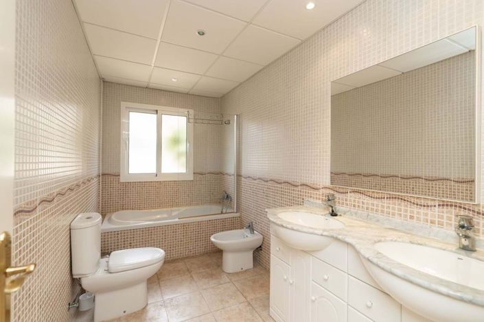 Image No.55-4 Bed Villa for sale