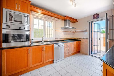 1447-653976-78d1f4f8b6655591b02d22fabb36a692d