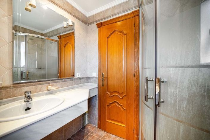 Image No.18-5 Bed Villa for sale