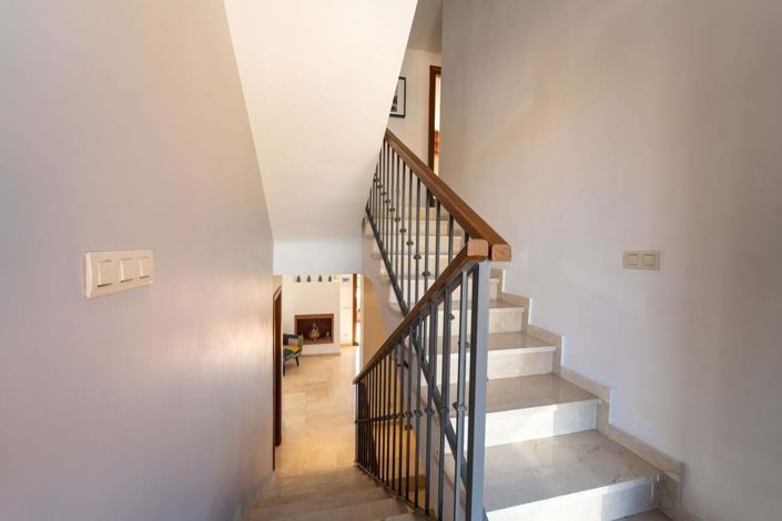 Image No.14-6 Bed Townhouse for sale