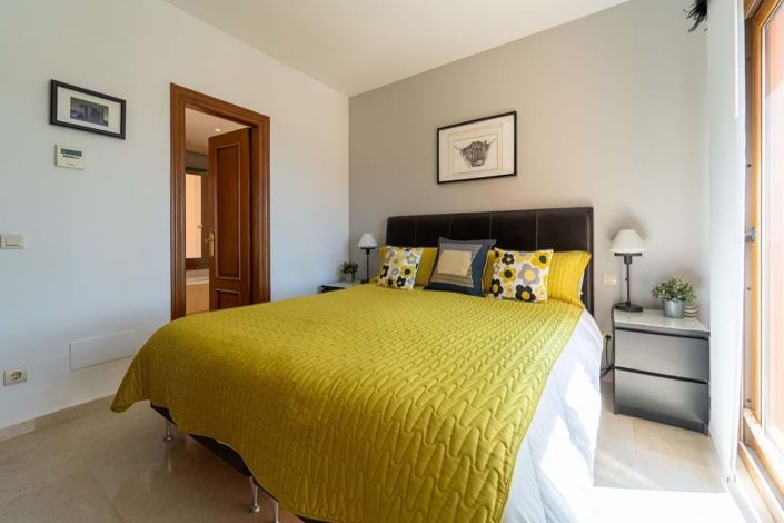 Image No.22-6 Bed Townhouse for sale