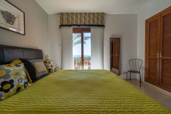 Image No.24-6 Bed Townhouse for sale