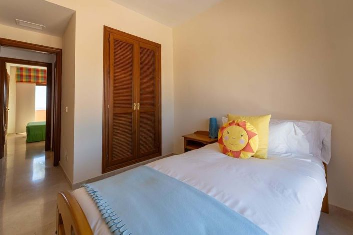 Image No.27-6 Bed Townhouse for sale