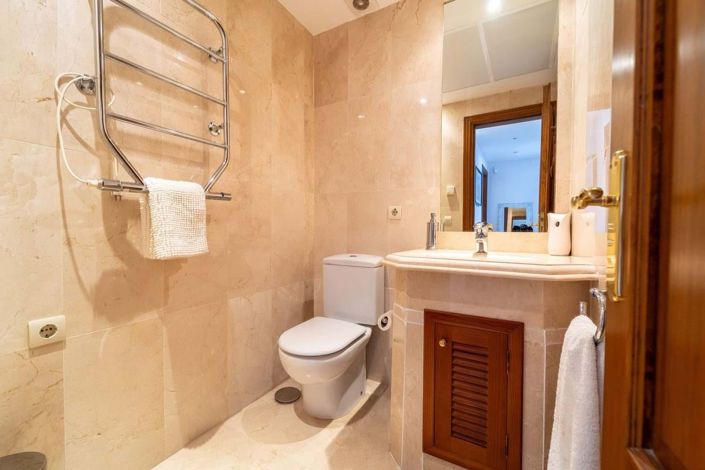 Image No.32-6 Bed Townhouse for sale