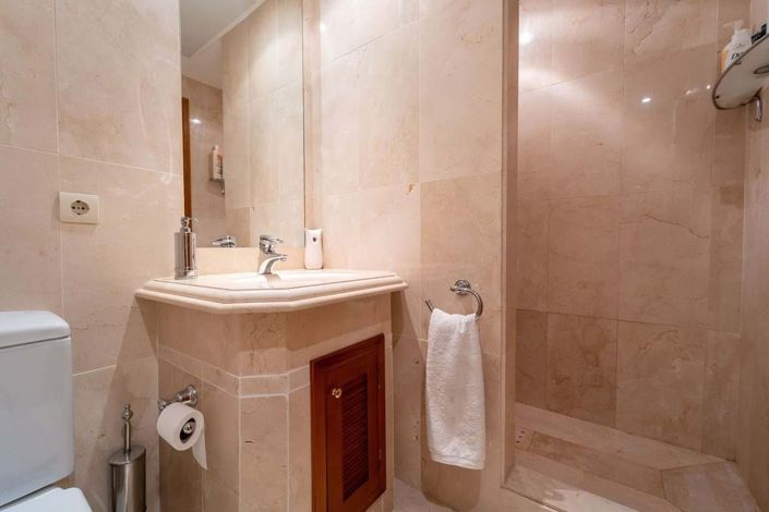 Image No.33-6 Bed Townhouse for sale