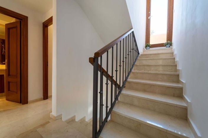 Image No.34-6 Bed Townhouse for sale