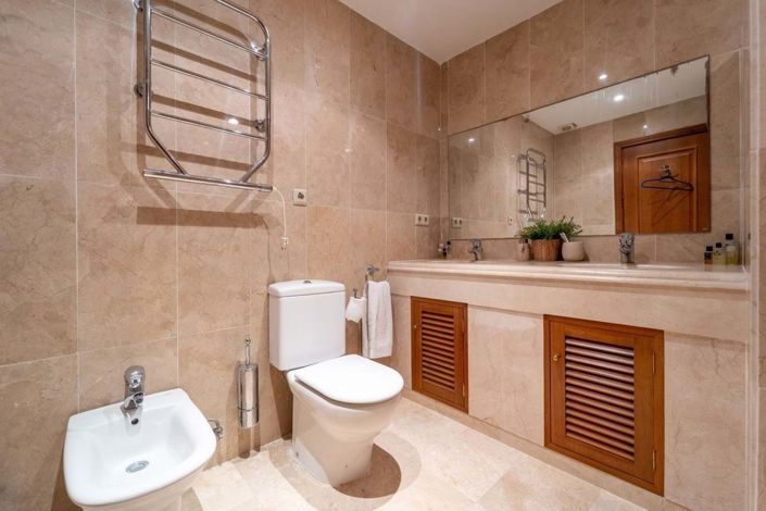 Image No.44-6 Bed Townhouse for sale