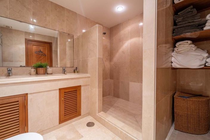 Image No.45-6 Bed Townhouse for sale