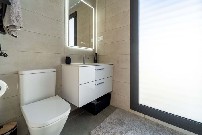 Image No.29-3 Bed Semi-Detached for sale