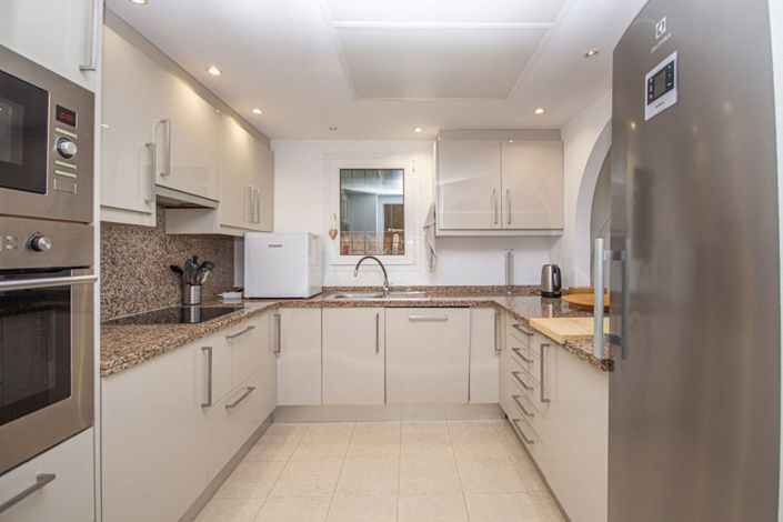 Image No.13-4 Bed Semi-Detached for sale