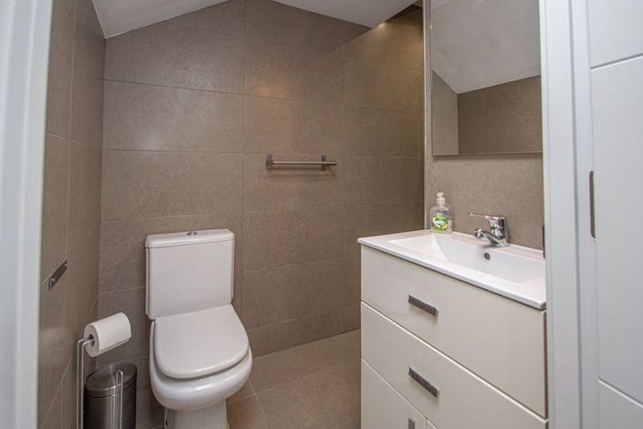 Image No.20-4 Bed Semi-Detached for sale