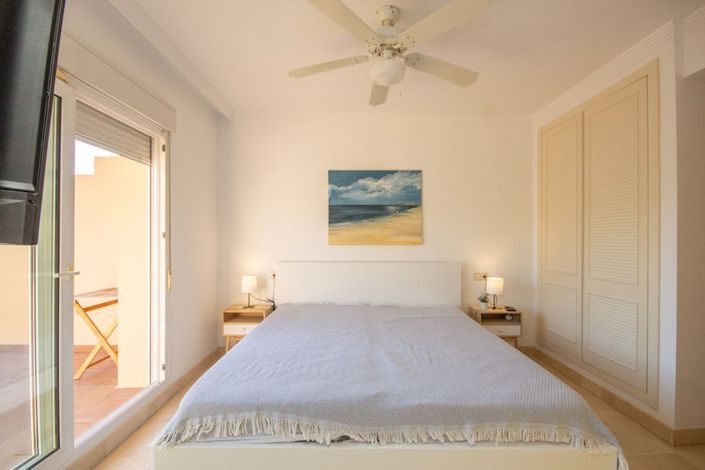 Image No.28-4 Bed Semi-Detached for sale