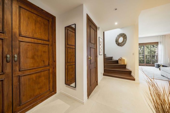 Image No.10-3 Bed Property for sale