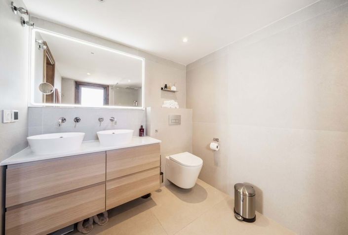 Image No.27-3 Bed Property for sale