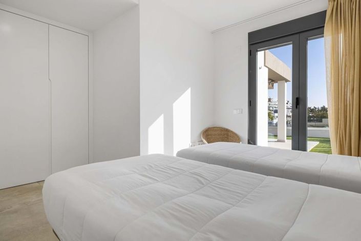 Image No.23-3 Bed Apartment for sale